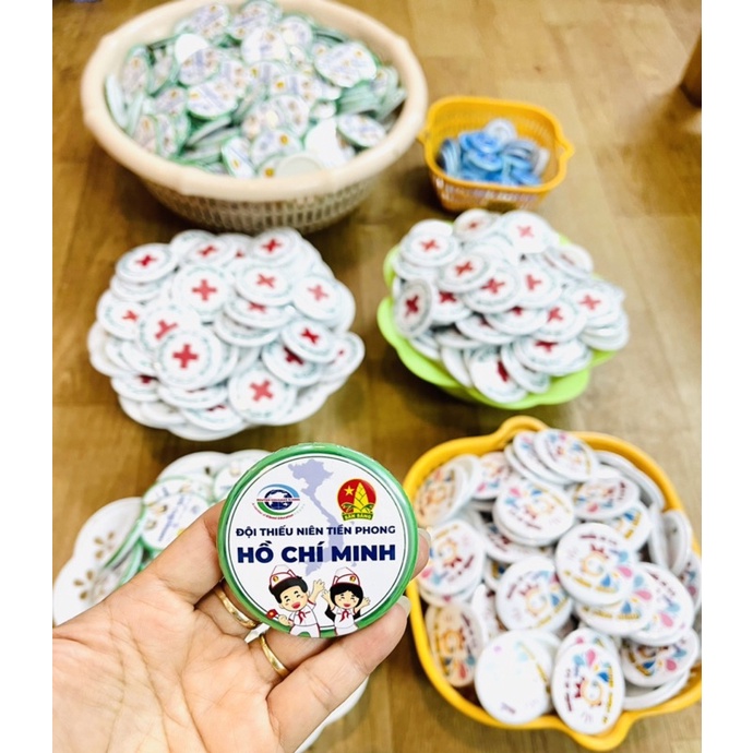 Huy hiệu in hình ảnh logo chữ theo yêu cầu