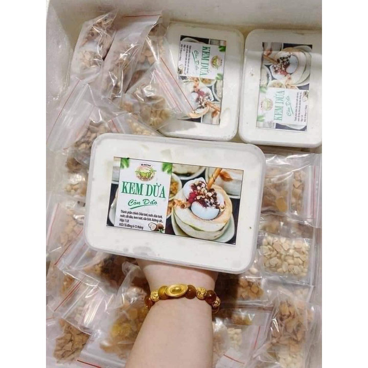 Kem dừa côn đảo kèm toping