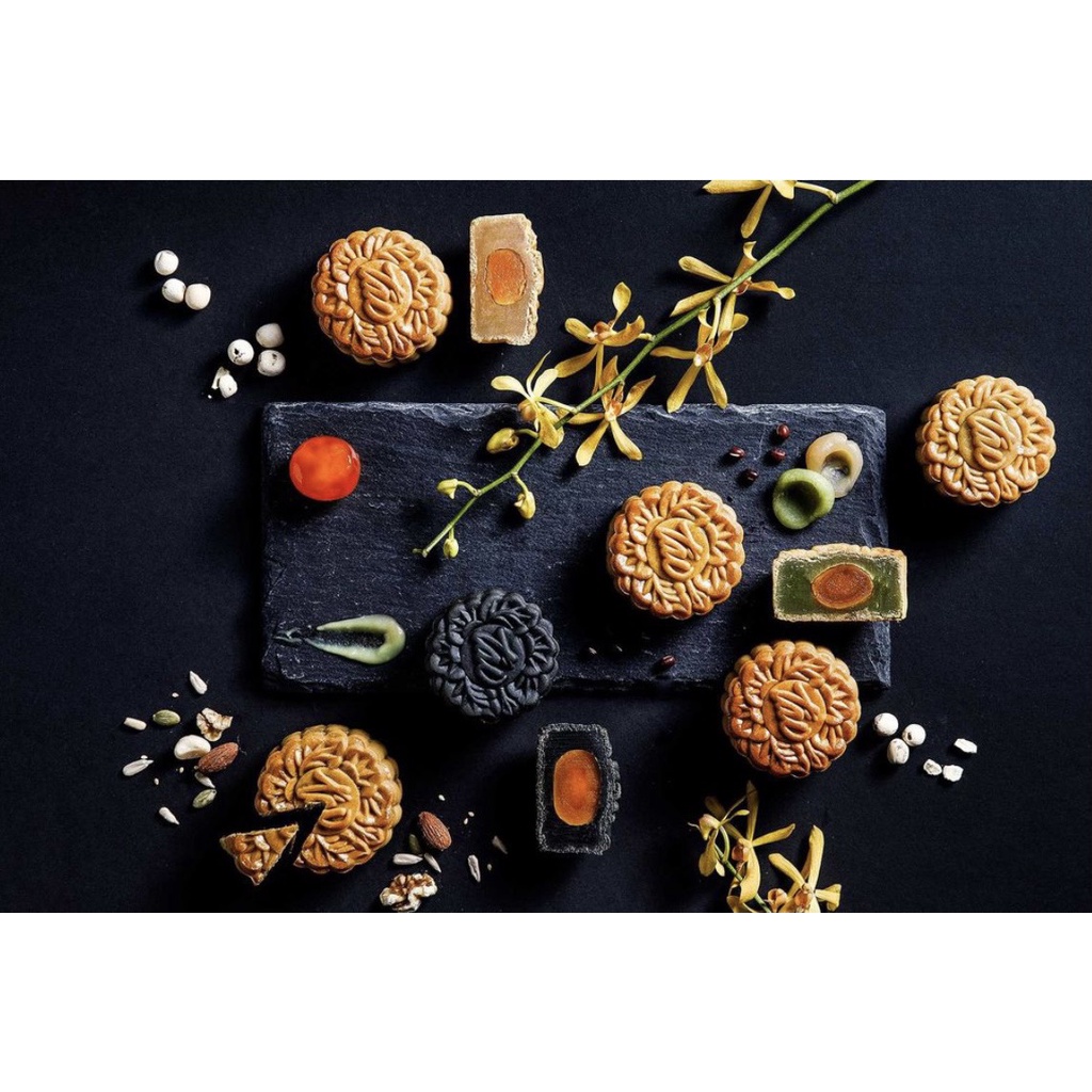 Hộp giấy đựng 6 bánh trung thu 50-75g mẫu Cúc Vàng-Tiết Đỏ 2022