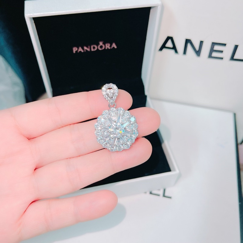 Mặt dây chuyền đính đá bagguet mạ bạch kim