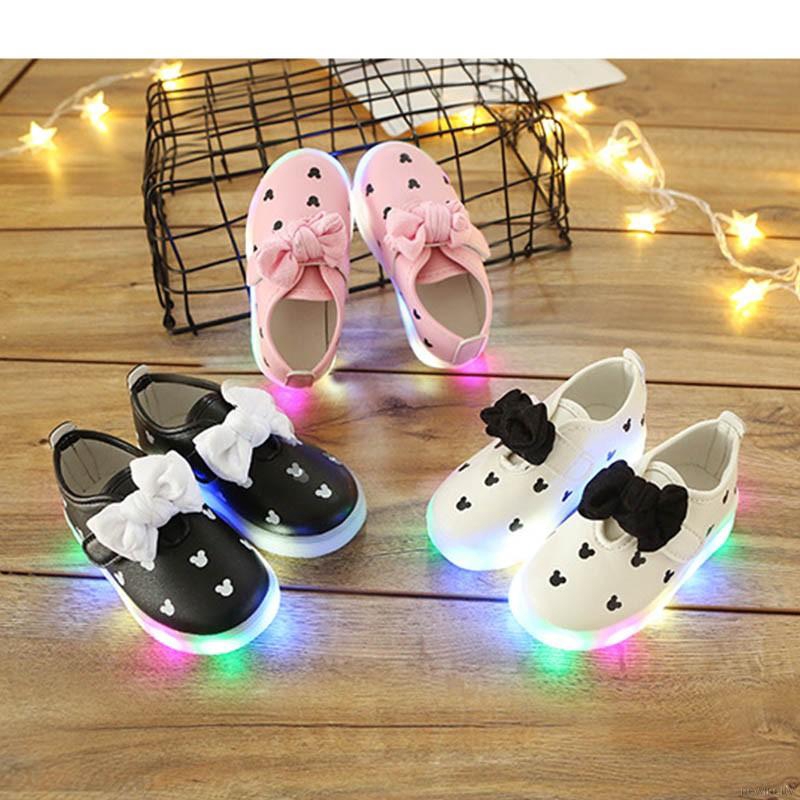 Giày sneaker đế mềm hình Mickey cho bé gái