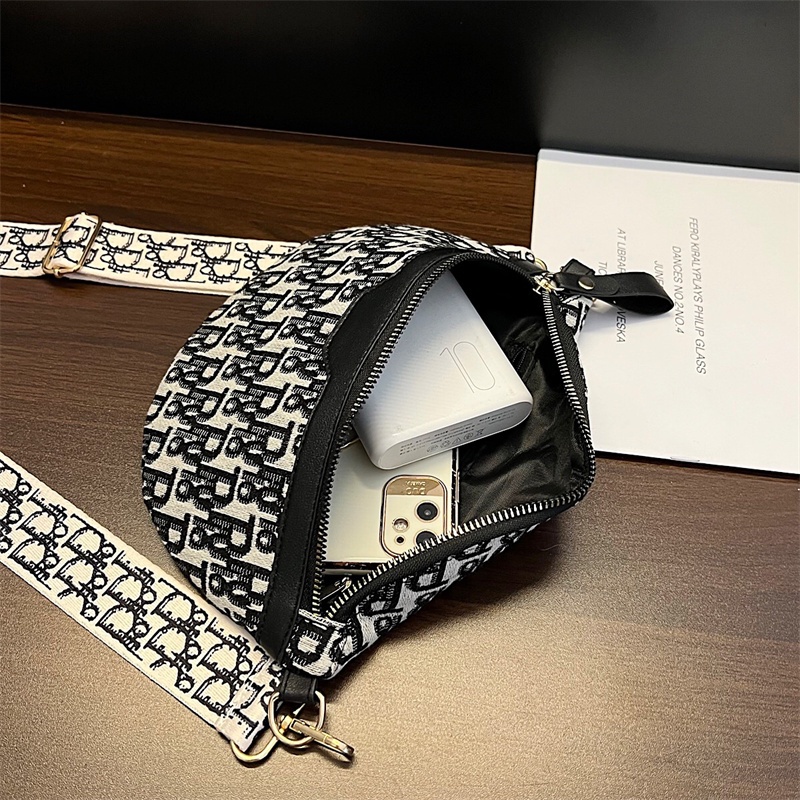 Túi Đeo Chéo Ngực Vải Canvas Nylon Chống Thấm Nước Thiết Kế Mới Thời Trang Hàn Quốc Cho Nữ