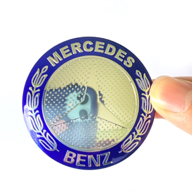 Tem Logo 3D Mercedes Benz C8