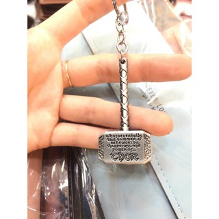 Móc khóa kim loại búa thần Thor.