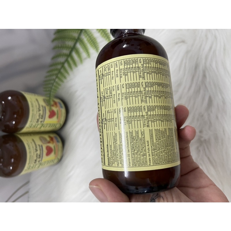 Siro uống Childlife Multivitamin vị cam 237ml.