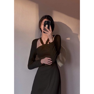 Đầm cổ yếm midi