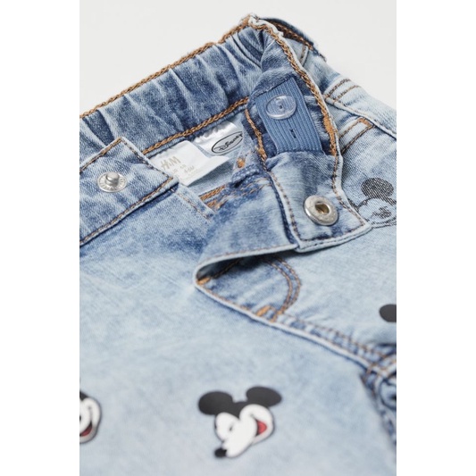 Quần jean hình in Mickey