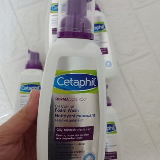 Sửa rửa mặt dành cho da dầu mụn cetaphil