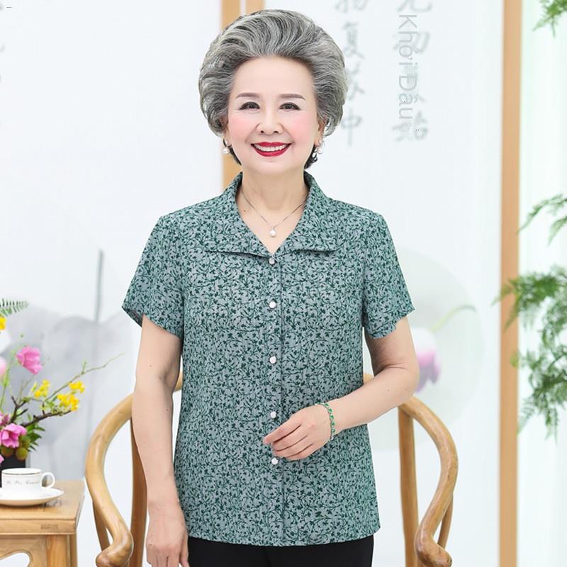 HUINGPhụ nữ trung niên 70-80 tuổi bà mẹ ngắn tay áo ba voan già