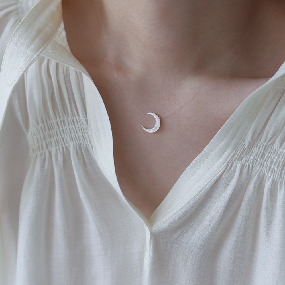 Dây chuyền đá hình mặt trăng khuyết WN2234 &lt;Tặng kèm hộp&gt;