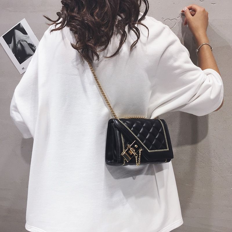 Túi Đeo Chéo Hình Vuông Đính Đá Nhỏ Nhắn Phối Dây Xích Thời Trang Dành Cho Nữ