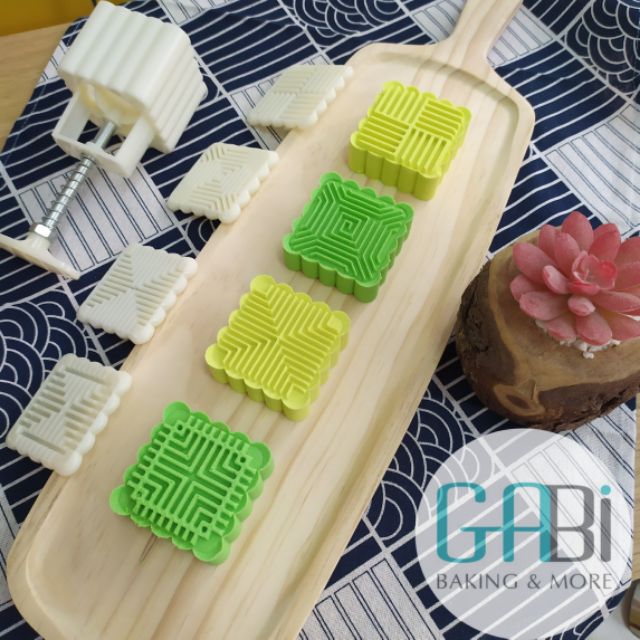 Khuôn trung thu lò xo 4 mặt vuông kẻ sọc 100g