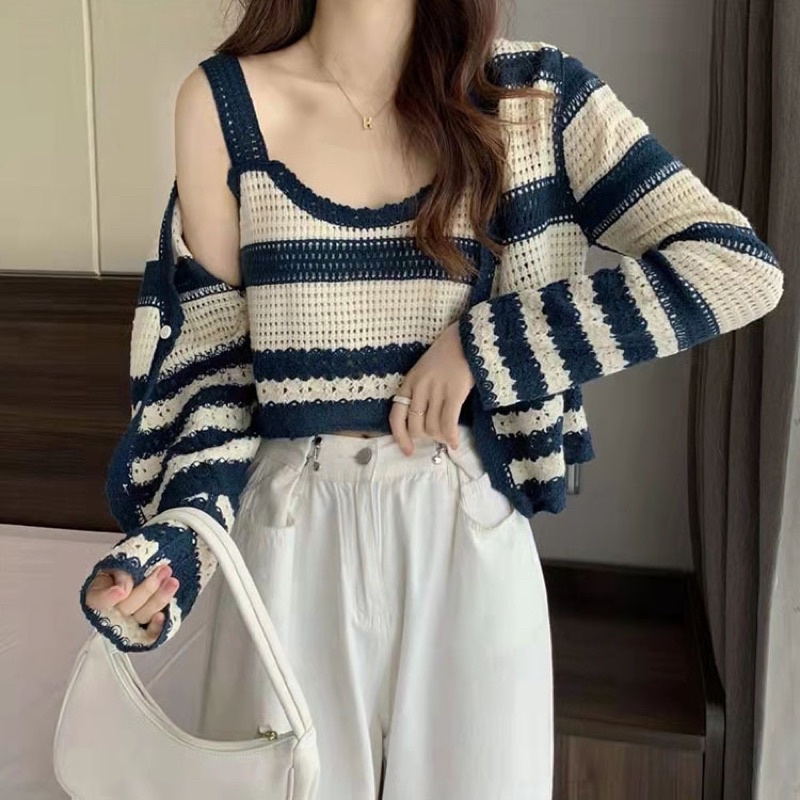 set áo 2 dây len kèm áo khoác ngoài dễ thương họa tiết kẻ sọc