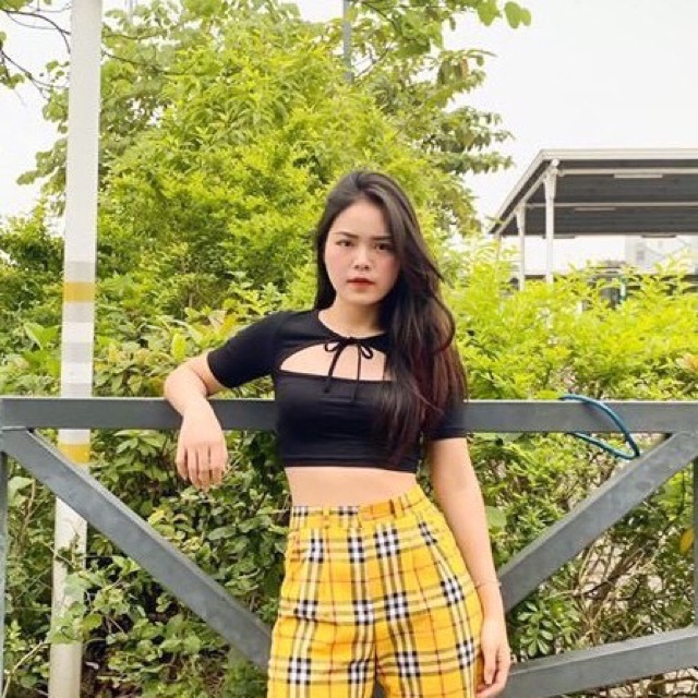 Áo croptop khoét ngực thắt nơ