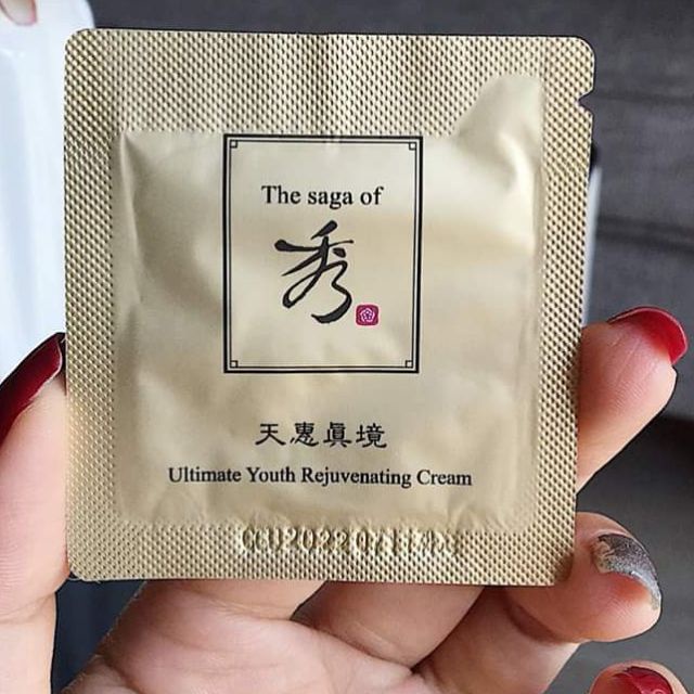 Gói kem dưỡng Saga tái sinh chống lão hóa Ultimate Regenerating Cream đậm đặc dưỡng sáng, giúp ngăn ngừa lão hóa 1ml