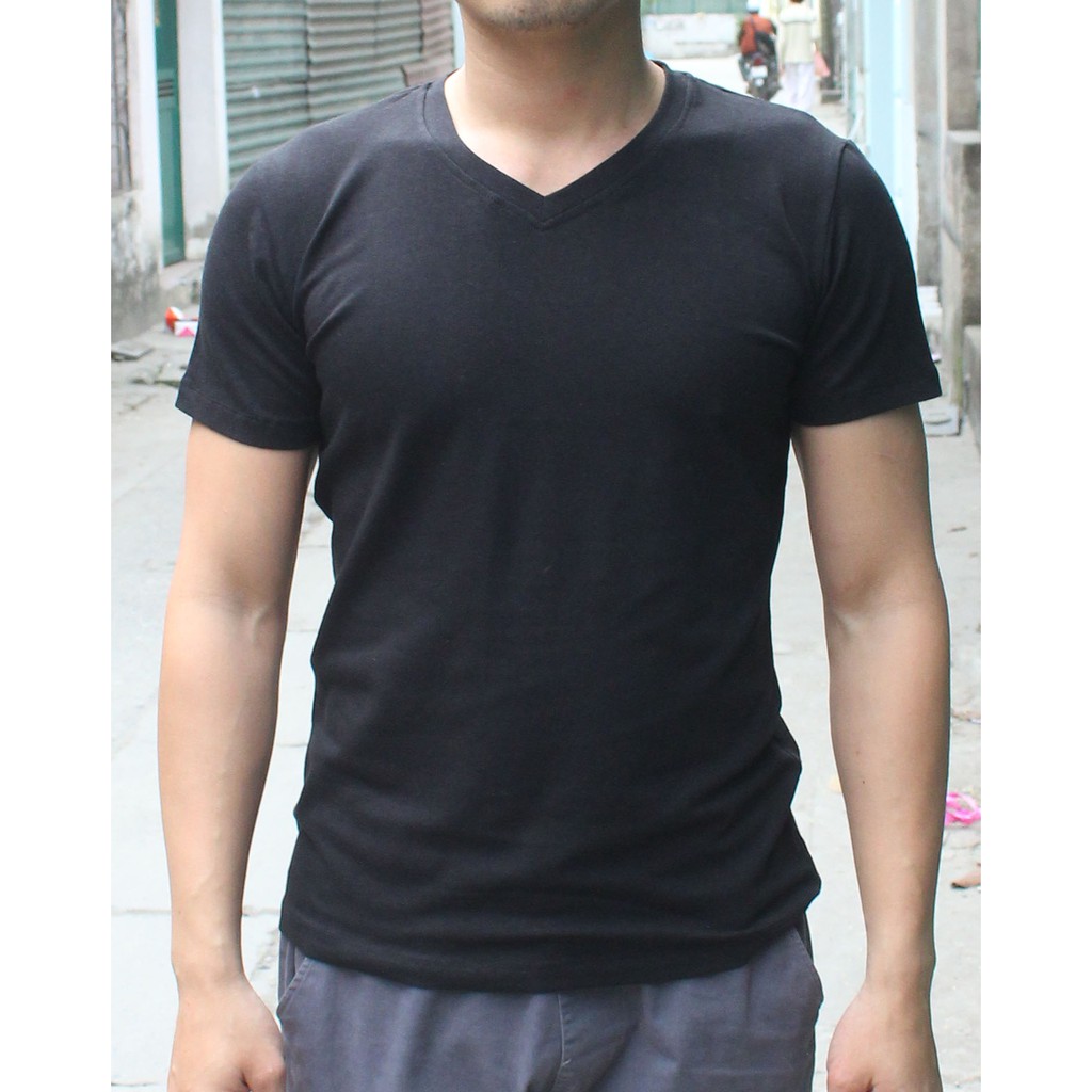 Áo thun cổ tim nam màu đen