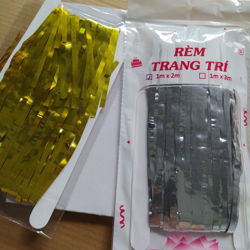 Rèm kim tuyến trang trí sinh nhật