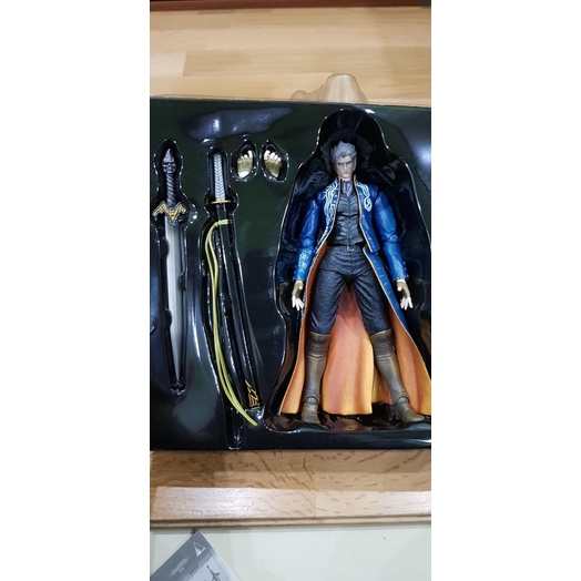 Mô hình động Play Arts Kai Devil May Cry Vergil