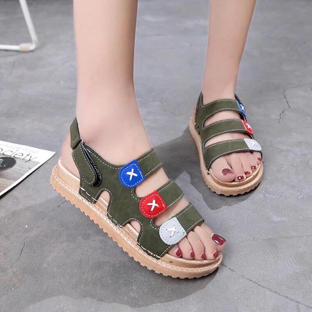 Giày sandal quai ngang
