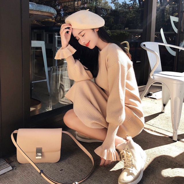 Váy len cao cổ tay loe