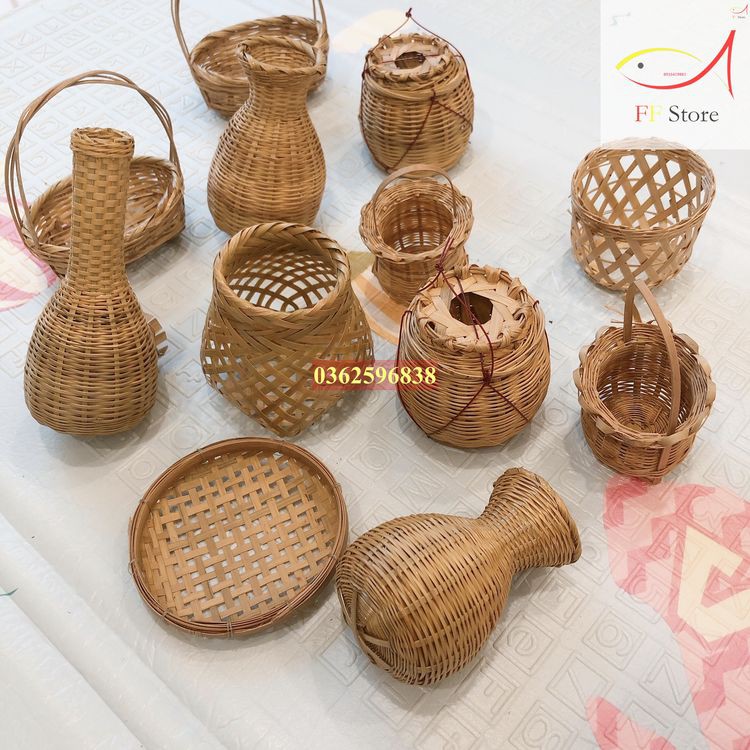 Giỏ tre nhỏ và đồ phụ mây tre trong lòng bàn tay 10-12cm trang trí decor nhà cửa