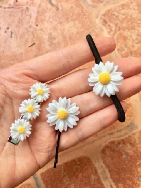 50-100 charm hoa cúc họa mi trắng  (Size nhỏ 1.3cm) - Phụ kiện kẹp cột tóc, case đt