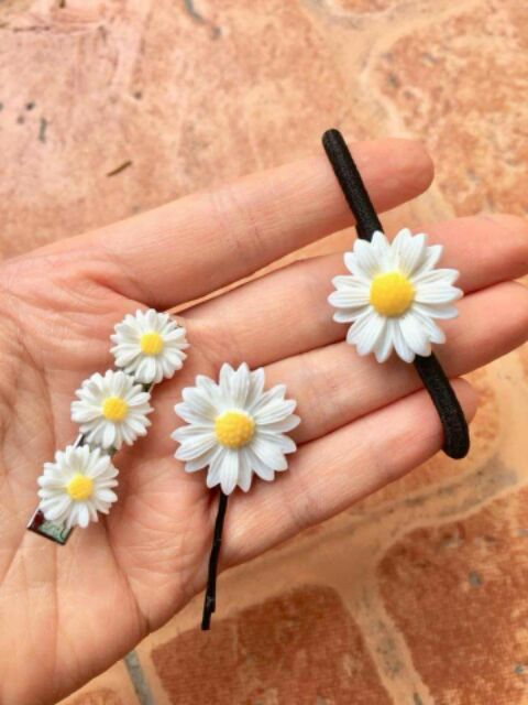 50/100 charm hoa cúc họa mi trắng  (Size nhỏ 1.3cm) - Phụ kiện kẹp cột tóc, case đt