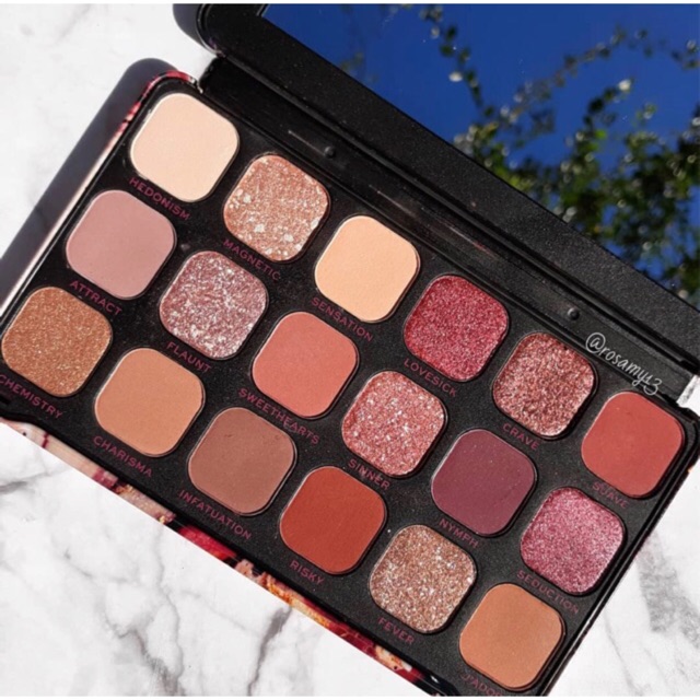 Bảng mắt Makeup Revolution Decadent/Allure