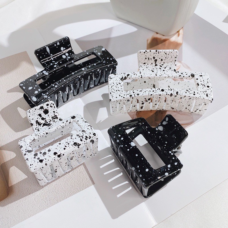 Kẹp Tóc Càng Cua - Kẹp Tóc Hàn Quốc Nhựa Cứng Phong Cách Bò Sữa Vẩy Sơn Trắng Đen - SINSIN