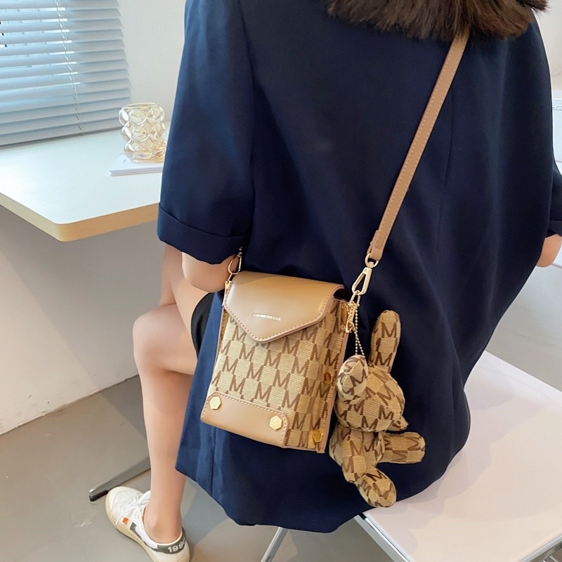 Túi đeo chéo xinh xắn kèm gấu 4 màu như ảnh [Mã GAU 27809] Kèm ảnh thật - HANA BAG