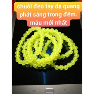 chuỗi đeo tay dạ quang phát sáng trong đêm. mẫu mới nhất màu vàng