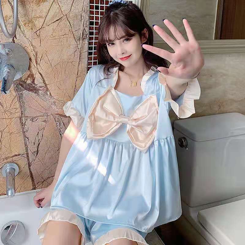 Bộ đồ ngủ bằng lụa mát mỏng đính nơ dễ thương kích thước ngoại cỡ cho nữ