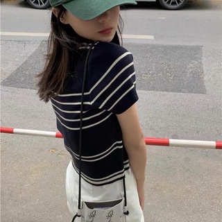Áo montoghi cổ tròn kẻ
