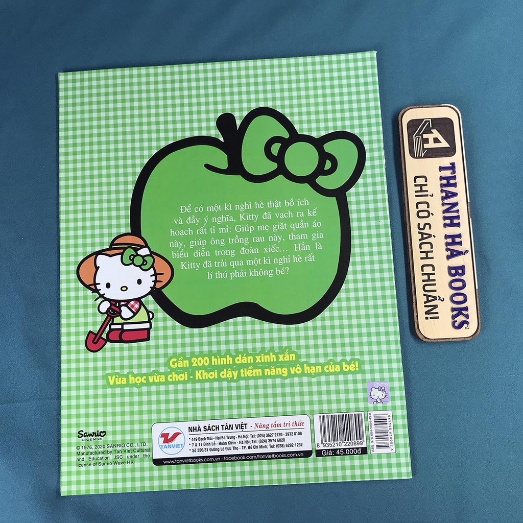 Sách - Hello Kitty - Kế Hoạch Nghỉ Hè (Truyện tranh dán hình - Cẩm nang bạn gái) với gần 200 hình dán xinh xắn
