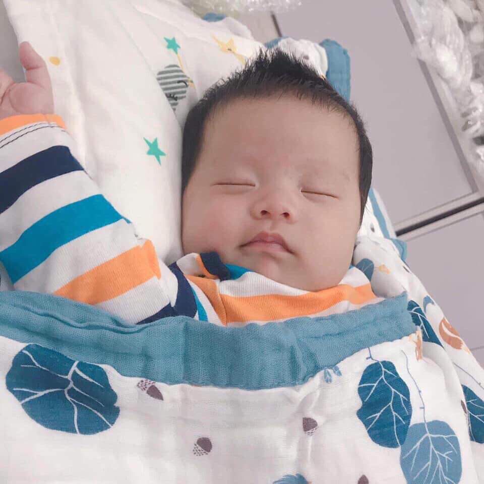 Khăn tắm aden 4 lớp có viền mềm mại cho bé, Khăn xô tắm cho bé sơ sinh KT 110x110cm Thị Nắng Store