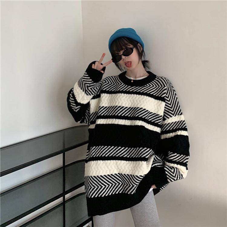 【77】 Áo khoác len dệt kim dáng rộng họa tiết kẻ sọc tương phản bên trong và bên ngoài thời trang thu đông nhẹ nhàng mới cho nữ