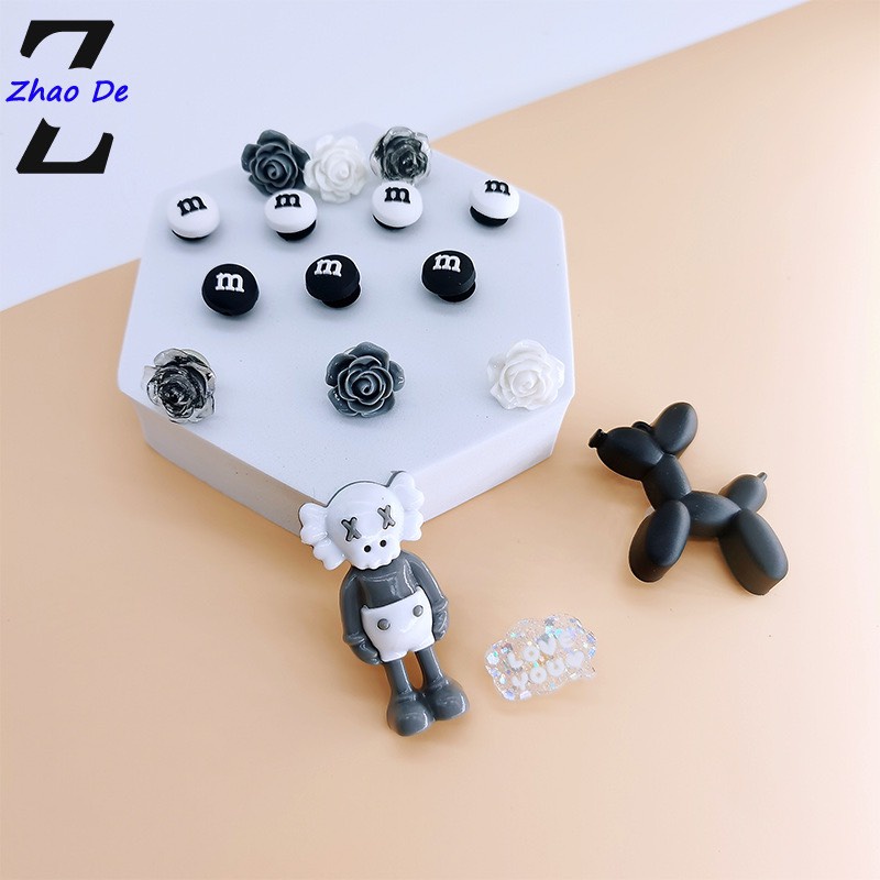 [Có sẵn] Bộ hình gắn dép lỗ Kaws dễ thương