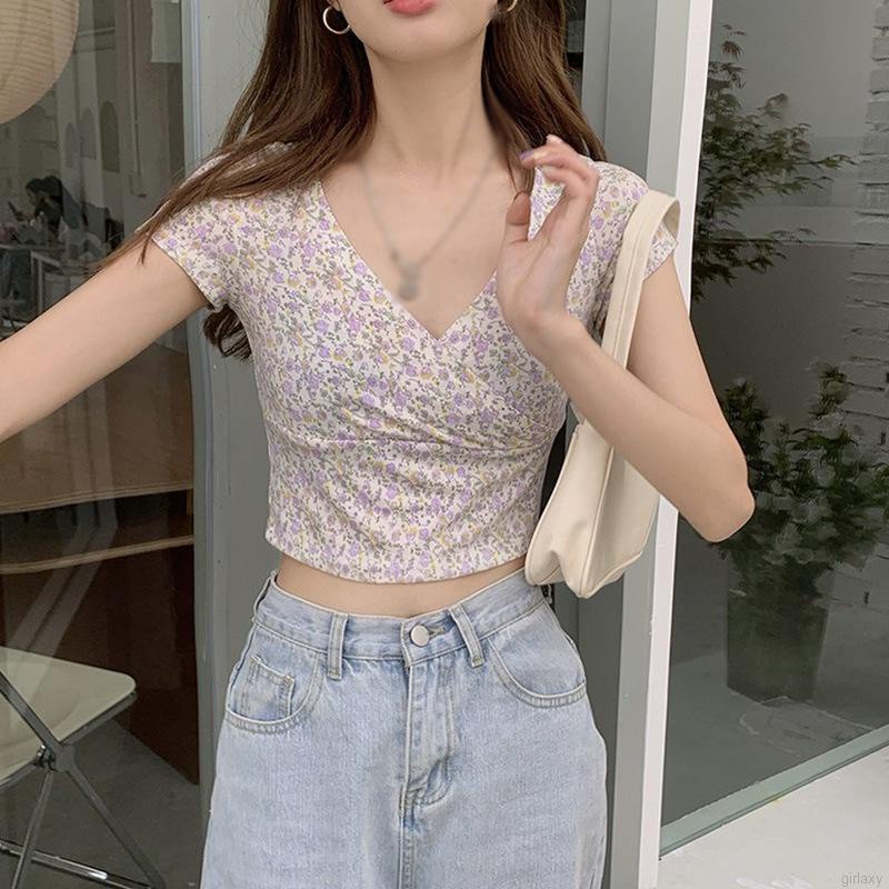Áo thun croptop tay ngắn cổ chữ V in họa tiết hoa nhí xinh xắn phong cách Hàn Quốc