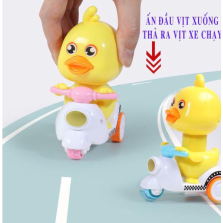 Vịt chạy xe vespa