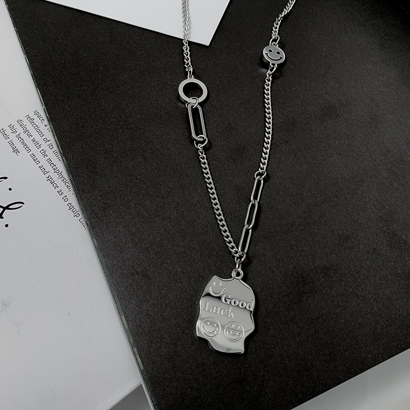 Dây Chuyền Bằng Thép Titan Thiết Kế Hình Mặt Cười Độc Đáo