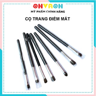 Cọ trang điểm mắt màu đen