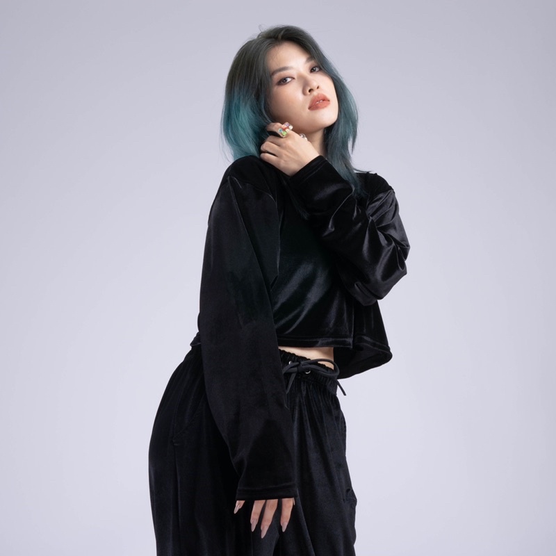 ÁO CROPTOP DAYBREAK VELVET KIẾM LÀ MỐT