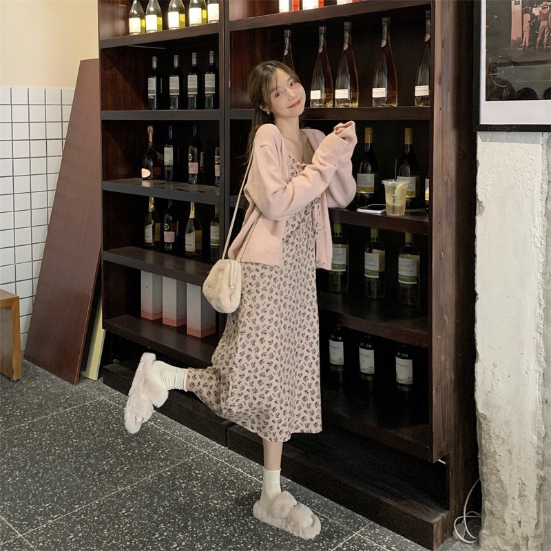 Set váy hai dây hoa nhí suông dài điệu đà thắt nơ trước ngực+ Áo len cardigan vintage