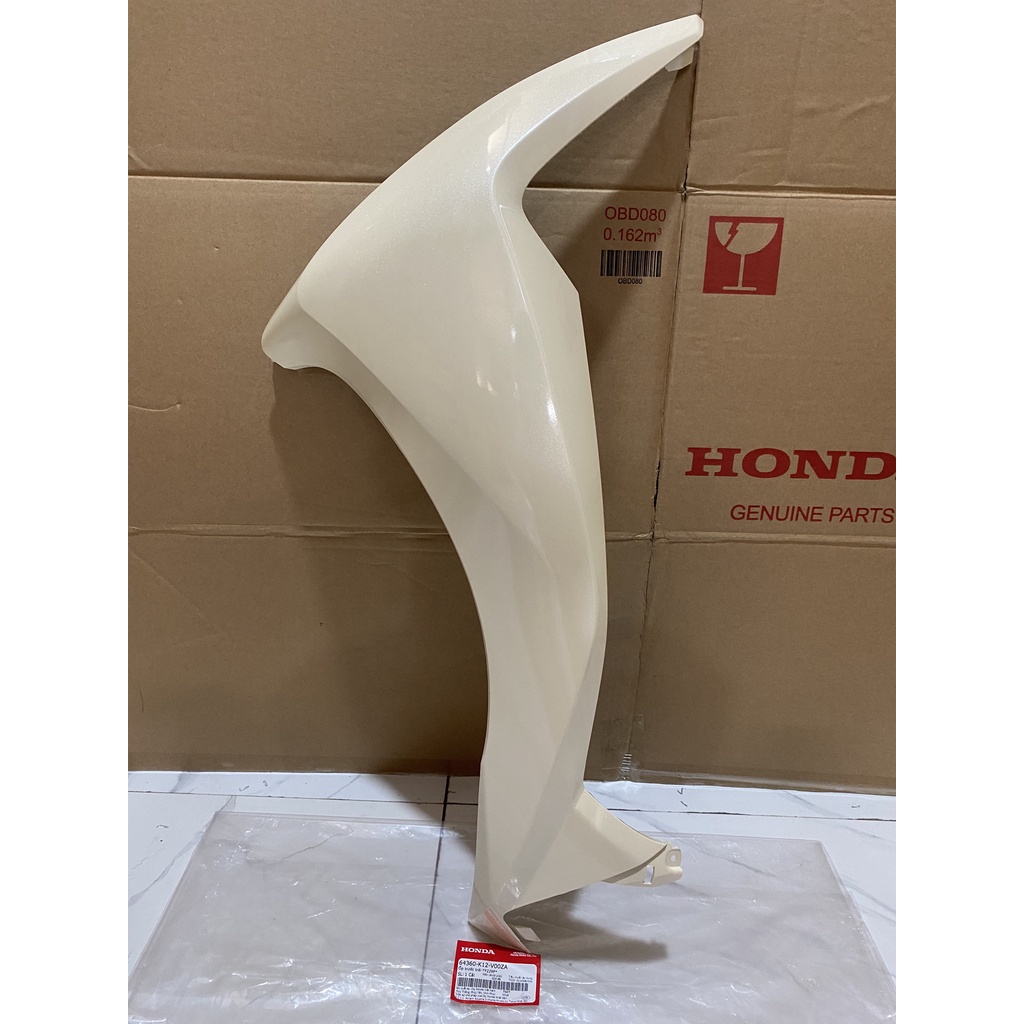 Ốp trước bên trái - Cánh yếm bên trái HONDA LEAD125 năm 2018-2020 màu Vàng nhạt. (64360K12V00ZA)