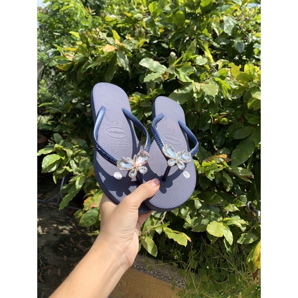 D Havaianas kèm bướm nhỏ