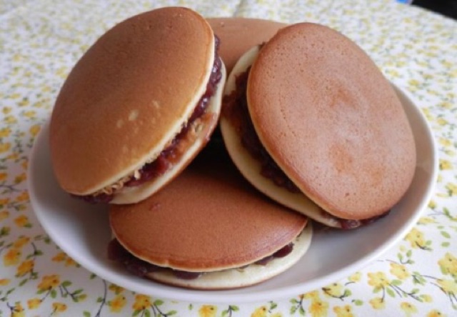 Bánh rán nhân đậu đỏ hạt dẻ Marukyo Kuri Iri Dorayaki 300g (3 loại)