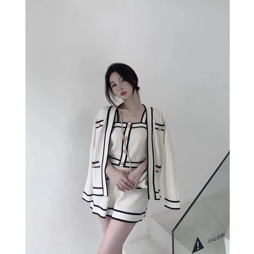 Set áo khoác sang chảnh và bộ liền thân sanh dành cho các cô nàng ưa chuộng phong cách tiểu thư sang chảnh