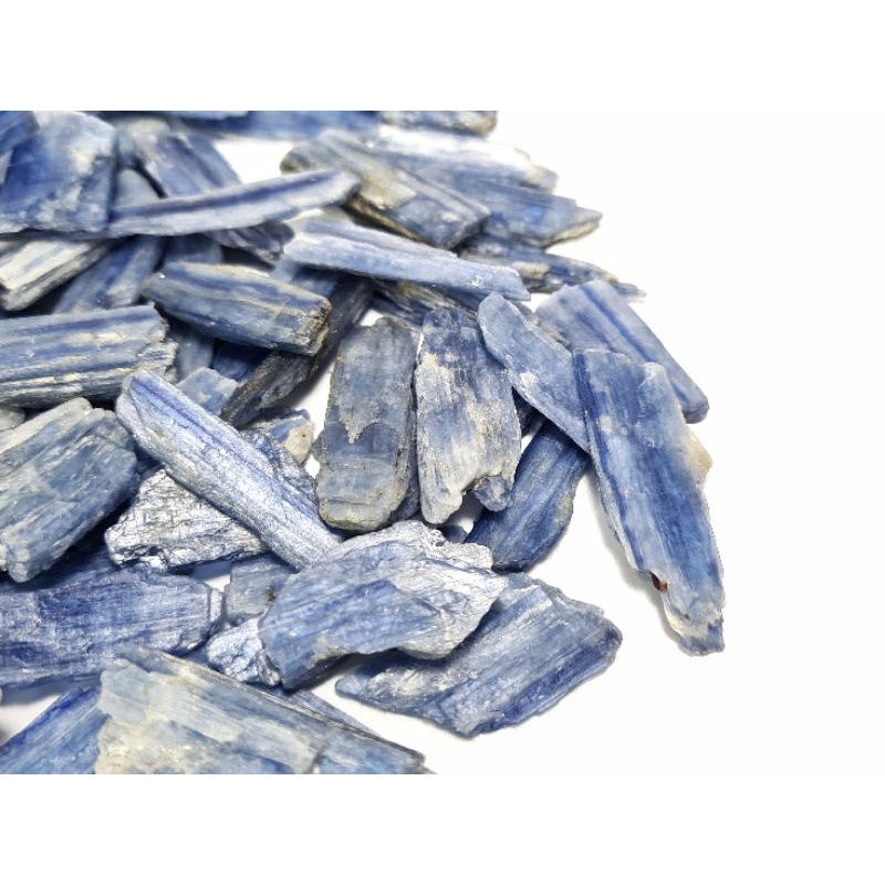 Kyanite thô tự nhiên có 3 kích cỡ dùng sưu tầm trưng bày, làm handmade, thanh tẩy bài tarot..