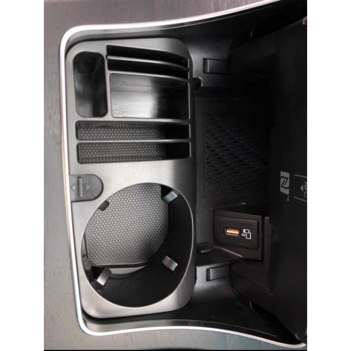 HỘC ĐỂ ĐỒ YÊN NGỰA MERCEDES