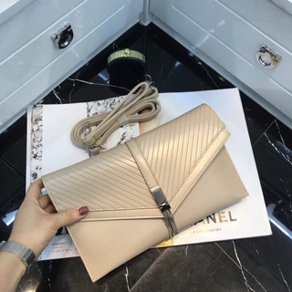 Clutch dự tiệc khoá tua rua (chat vs shop trc khi đặt)